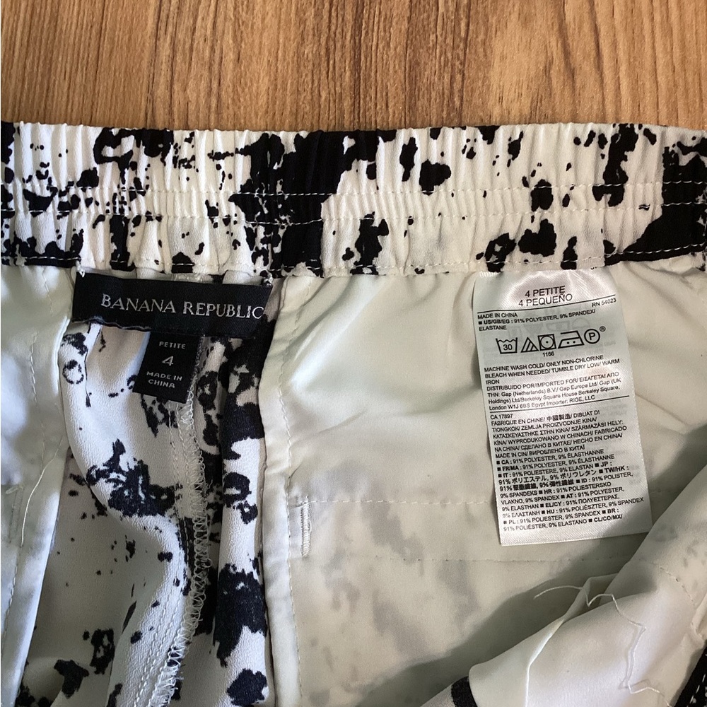 Banana Republic Women’s Monochrome Patterned Pants - Picture 4 of 4